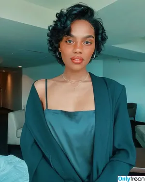 China Anne McClain / chinamcclain nude photo #0011