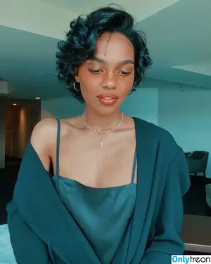 China Anne McClain / chinamcclain nude photo #0016