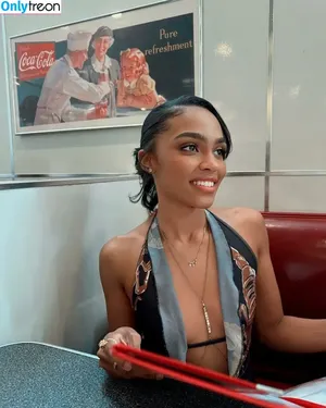 China Anne McClain / chinamcclain nude photo #0023