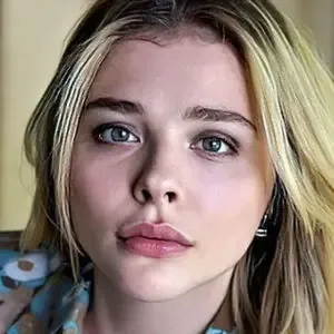 Chloë Grace Moretz / chloegmoretz nude photo #0020