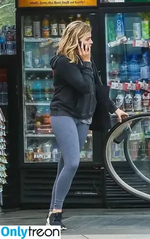 Chloë Grace Moretz / chloegmoretz nude photo #0024