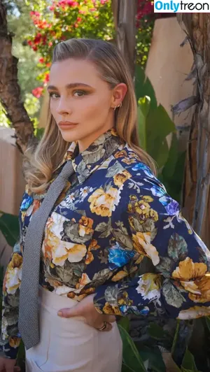 Chloë Grace Moretz / chloegmoretz nude photo #0043