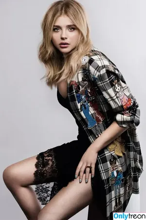 Chloë Grace Moretz / chloegmoretz nude photo #0051