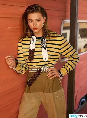 Chloë Grace Moretz / chloegmoretz nude photo #0062