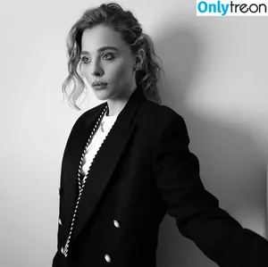Chloë Grace Moretz / chloegmoretz nude photo #0079