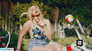 Chloë Grace Moretz / chloegmoretz nude photo #0096