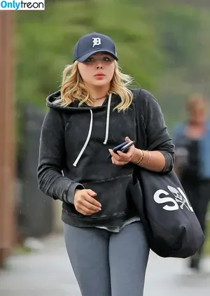 Chloë Grace Moretz / chloegmoretz nude photo #0101