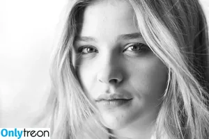 Chloë Grace Moretz / chloegmoretz nude photo #0107