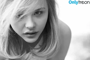 Chloë Grace Moretz / chloegmoretz nude photo #0114