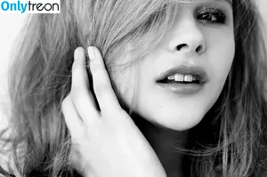 Chloë Grace Moretz / chloegmoretz nude photo #0115