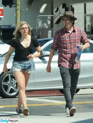 Chloë Grace Moretz / chloegmoretz nude photo #0127