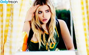 Chloë Grace Moretz / chloegmoretz nude photo #0161