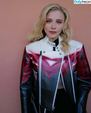 Chloë Grace Moretz / chloegmoretz nude photo #0177