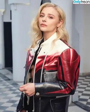 Chloë Grace Moretz / chloegmoretz nude photo #0180
