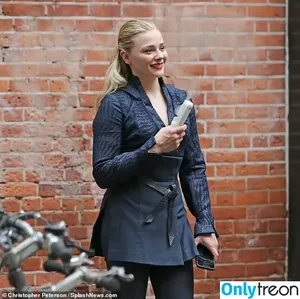 Chloë Grace Moretz / chloegmoretz nude photo #0220