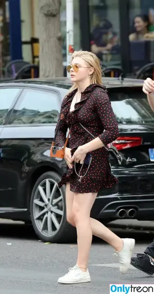 Chloë Grace Moretz / chloegmoretz nude photo #0238