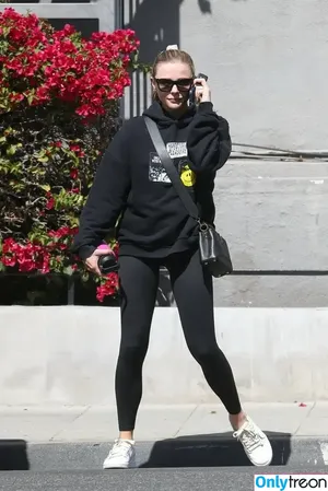 Chloë Grace Moretz / chloegmoretz nude photo #0276