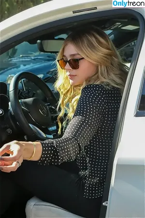 Chloë Grace Moretz / chloegmoretz nude photo #0294