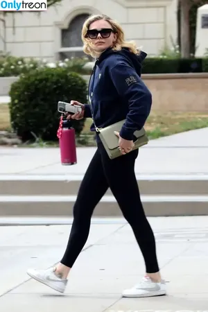 Chloë Grace Moretz / chloegmoretz nude photo #0302