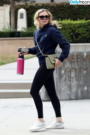 Chloë Grace Moretz / chloegmoretz nude photo #0307