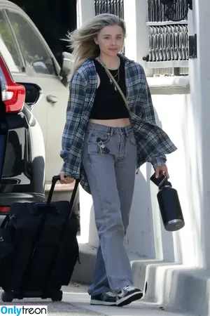 Chloë Grace Moretz / chloegmoretz nude photo #0312