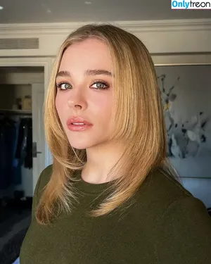 Chloë Grace Moretz / chloegmoretz nude photo #0320