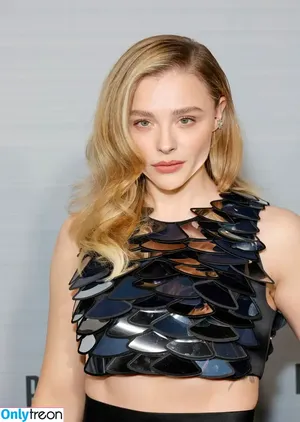 Chloë Grace Moretz / chloegmoretz nude photo #0326
