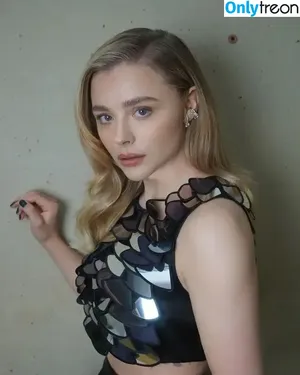 Chloë Grace Moretz / chloegmoretz nude photo #0329