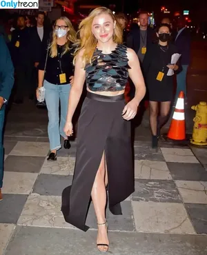 Chloë Grace Moretz / chloegmoretz nude photo #0338