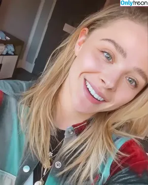 Chloë Grace Moretz / chloegmoretz nude photo #0344