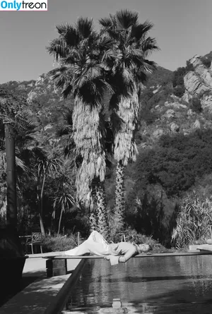 Chloë Grace Moretz / chloegmoretz nude photo #0354