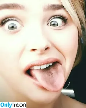 Chloë Grace Moretz / chloegmoretz nude photo #0355