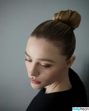 Chloë Grace Moretz / chloegmoretz nude photo #0366