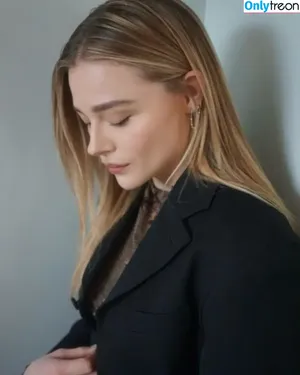 Chloë Grace Moretz / chloegmoretz nude photo #0373