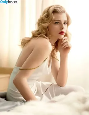 Chloë Grace Moretz / chloegmoretz nude photo #0378