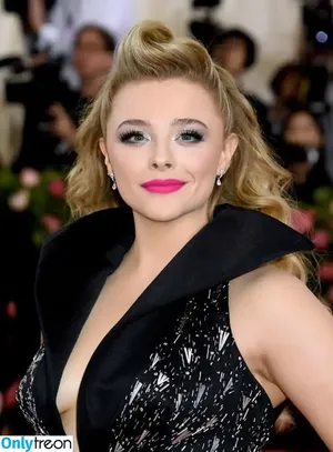 Chloë Grace Moretz / chloegmoretz nude photo #0394
