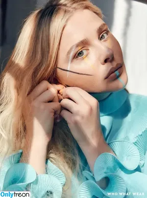 Chloë Grace Moretz / chloegmoretz nude photo #0409