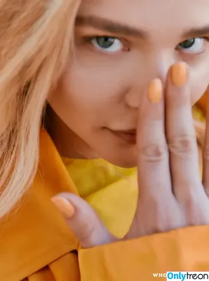 Chloë Grace Moretz / chloegmoretz nude photo #0414