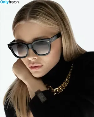 Chloë Grace Moretz / chloegmoretz nude photo #0421