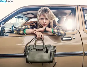 Chloë Grace Moretz / chloegmoretz nude photo #0430
