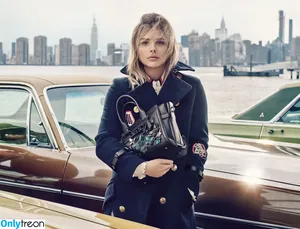 Chloë Grace Moretz / chloegmoretz nude photo #0432