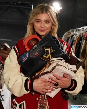 Chloë Grace Moretz / chloegmoretz nude photo #0435
