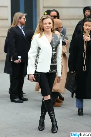 Chloë Grace Moretz / chloegmoretz nude photo #0462