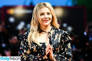 Chloë Grace Moretz / chloegmoretz nude photo #0472
