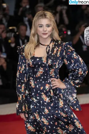 Chloë Grace Moretz / chloegmoretz nude photo #0474