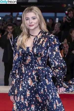 Chloë Grace Moretz / chloegmoretz nude photo #0477