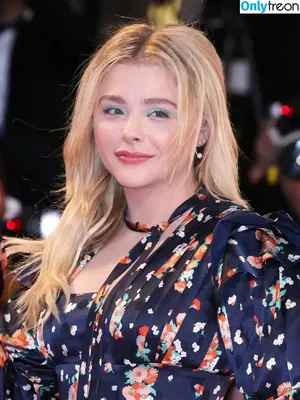 Chloë Grace Moretz / chloegmoretz nude photo #0487