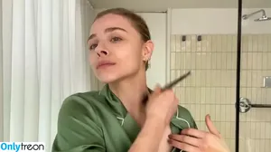 Chloë Grace Moretz / chloegmoretz nude photo #0514
