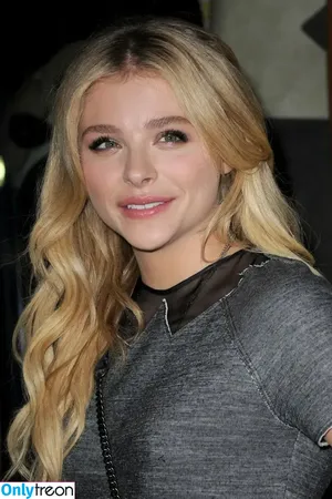Chloë Grace Moretz / chloegmoretz nude photo #0540