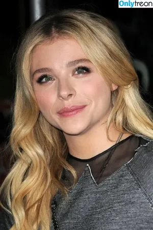 Chloë Grace Moretz / chloegmoretz nude photo #0541